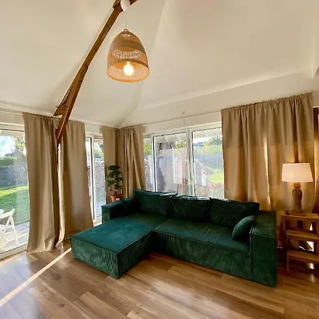 Petite Maison Rustique Pleine De Caractere *