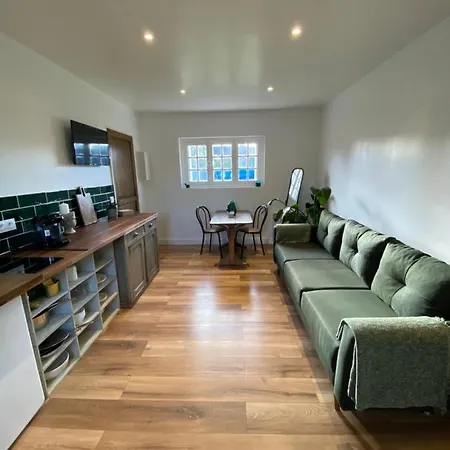 Petite Maison Rustique Pleine De Caractere *