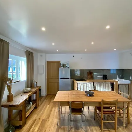 Petite Maison Rustique Pleine De Caractere